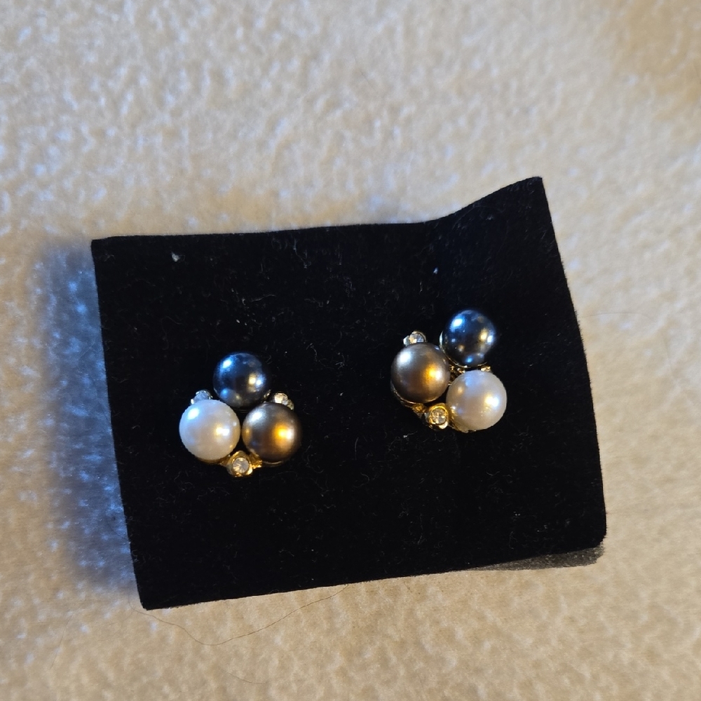 Avon Black and White Pearl Earrings